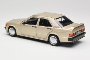 Mercedes 190E W201 2.3-16 Smoke Silver Metallic Norev 1:18 183831 Metall — bild 7 av 8
