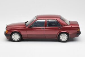 Mercedes 190E W201 2.0 Röd Dealer Edition AUTOart 1:18 B66040383 Metall — bild 4 av 8