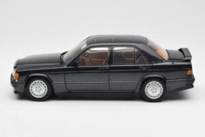 Mercedes 190E 2.3-16 W201 Blåsvart Metallic AUTOart 1:18 76122 Metall — bild 4 av 8