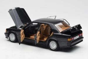 Mercedes 190E 2.3-16 W201 Blåsvart Metallic AUTOart 1:18 76122 Metall — bild 5 av 8