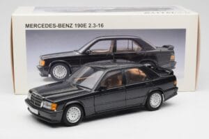 Mercedes 190E 2.3-16 W201 Blåsvart Metallic AUTOart 1:18 76122 Metall — bild 8 av 8