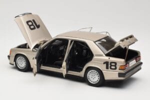 Mercedes 190E 2.3-16 W201 #1 N. Lauda Race of Champions Nurburgring 1984 AUTOart 1:18 88431 Metall — bild 5 av 8