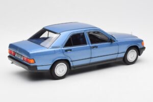 Mercedes 190E W201 Diamond Blå Återförsäljarupplaga Norev 1:18 B66040661 Metall — bild 3 av 8