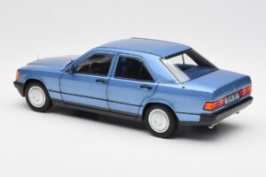Mercedes 190E W201 Diamond Blå Återförsäljarupplaga Norev 1:18 B66040661 Metall — bild 7 av 8