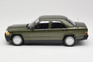Mercedes 190E W201 Grön Metallic Minichamps 1:18 155037001 Metall — bild 3 av 6