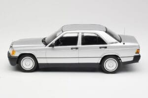 Mercedes 190E W201 Silver Minichamps 1:18 155037004 Metall — bild 3 av 6