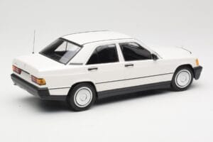 Mercedes 190E W201 Vit Minichamps 1:18 155037002 Metall — bild 2 av 6