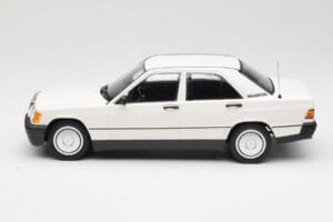 Mercedes 190E W201 Vit Minichamps 1:18 155037002 Metall — bild 3 av 6