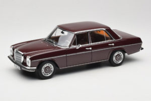 Mercedes 200 W115 Mörkrödbrunt Norev 1:18 183778 Metall