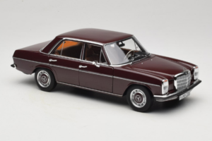 Mercedes 200 W115 Mörkrödbrunt Norev 1:18 183778 Metall — bild 6 av 8