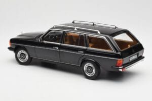 Mercedes 200 T S123 Svart Norev 1:18 183735 Metall — bild 7 av 8