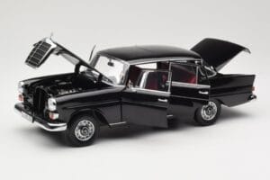 Mercedes 200 W110 Svart Norev 1:18 183574 Metall — bild 2 av 8