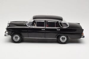 Mercedes 200 W110 Svart Norev 1:18 183574 Metall — bild 4 av 8