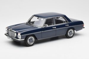 Mercedes 200 W114 Midnight Blå Återförsäljarupplaga Norev 1:18 B66040694 Metall