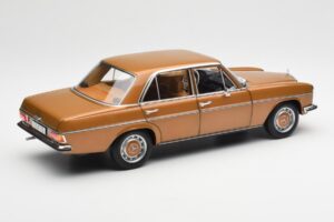 Mercedes 200 W115 Bycane Guld Återförsäljarupplaga Norev 1:18 B66040665 Metall — bild 3 av 8