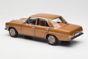 Mercedes 200 W115 Bycane Guld Återförsäljarupplaga Norev 1:18 B66040665 Metall — bild 7 av 8