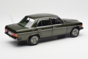 Mercedes 200 W123 Cypress Grön Metallic Återförsäljarupplaga Norev 1:18 B66040654 Metall — bild 3 av 8