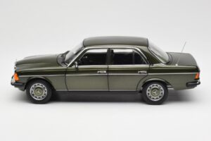 Mercedes 200 W123 Cypress Grön Metallic Återförsäljarupplaga Norev 1:18 B66040654 Metall — bild 4 av 8