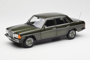 Mercedes 200 W123 Cypress Grön Metallic Återförsäljarupplaga Norev 1:18 B66040654 Metall