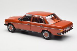 Mercedes 200 W123 English Röd Återförsäljarupplaga Norev 1:18 B66040653 Metall — bild 7 av 8
