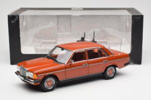 Mercedes 200 W123 English Röd Återförsäljarupplaga Norev 1:18 B66040653 Metall — bild 8 av 8