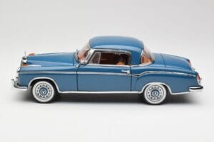 Mercedes 220 SE W128 Blå Sun Star 1:18 3561 Metall — bild 4 av 8