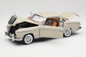 Mercedes 220 SE W128 Coupe Ljusgrå Sun Star 1:18 3568 Metall — bild 2 av 8