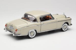 Mercedes 220 SE W128 Coupe Ljusgrå Sun Star 1:18 3568 Metall — bild 3 av 8