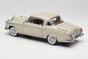 Mercedes 220 SE W128 Coupe Ljusgrå Sun Star 1:18 3568 Metall — bild 7 av 8