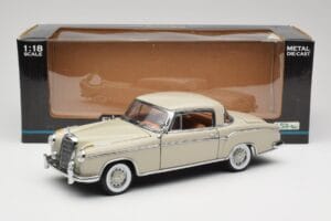 Mercedes 220 SE W128 Coupe Ljusgrå Sun Star 1:18 3568 Metall — bild 8 av 8