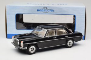 Mercedes 220D W115 Svart MCG 1:18 MCG18117 Metall — bild 6 av 6