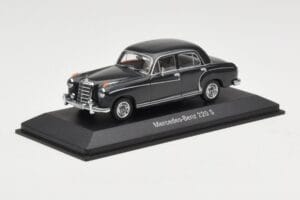 Mercedes 220S W180 Ljusgrå Minichamps 1:43 B66040534 Metall — bild 2 av 4