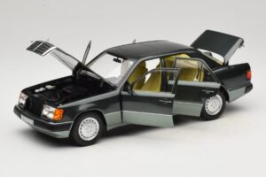 Mercedes 230E W124 Night Green Metallic Norev 1:18 183952 Metall — bild 2 av 8