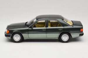Mercedes 230E W124 Night Green Metallic Norev 1:18 183952 Metall — bild 4 av 8