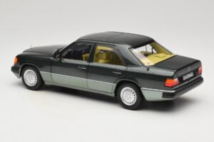 Mercedes 230E W124 Night Green Metallic Norev 1:18 183952 Metall — bild 7 av 8