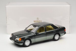 Mercedes 230E W124 Night Green Metallic Norev 1:18 183952 Metall — bild 8 av 8