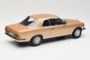 Mercedes 280 CE C123 Guld Norev 1:18 183587 Metall — bild 2 av 6