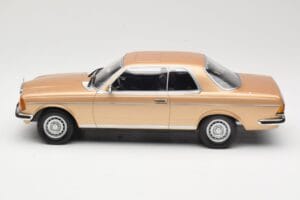 Mercedes 280 CE C123 Guld Norev 1:18 183587 Metall — bild 3 av 6