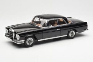 Mercedes 280 SE W111 Coupe Svart AUTOart 1:18 76286 Metall