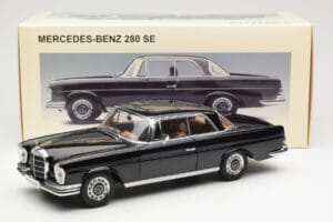 Mercedes 280 SE W111 Coupe Svart AUTOart 1:18 76286 Metall — bild 8 av 8