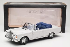 Mercedes 280 SE W111 Cabriolet Ljusgrå Norev 1:18 183530 Metall — bild 8 av 8