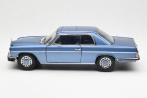 Mercedes 280C/8 W114 Coupe Blå Metallic AUTOart 1:18 76187 Metall — bild 4 av 8