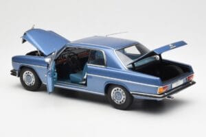 Mercedes 280C/8 W114 Coupe Blå Metallic AUTOart 1:18 76187 Metall — bild 5 av 8