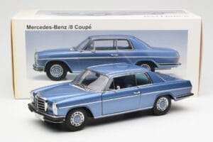 Mercedes 280C/8 W114 Coupe Blå Metallic AUTOart 1:18 76187 Metall — bild 8 av 8