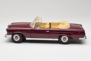 Mercedes 280SE W108 Bordeaux Röd Maisto 1:18 31811 Metall — bild 4 av 8