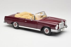 Mercedes 280SE W108 Bordeaux Röd Maisto 1:18 31811 Metall — bild 6 av 8