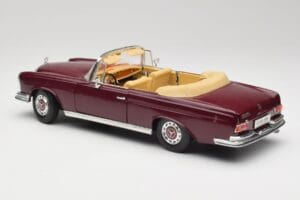 Mercedes 280SE W108 Bordeaux Röd Maisto 1:18 31811 Metall — bild 7 av 8
