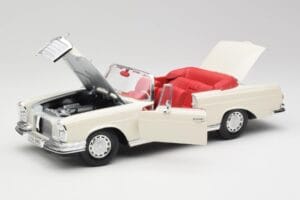 Mercedes 280SE W108 Ivory Vit Maisto 1:18 50223 Metall — bild 2 av 8