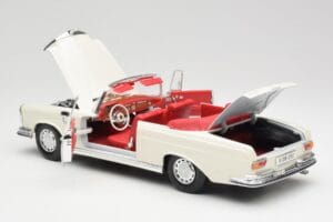 Mercedes 280SE W108 Ivory Vit Maisto 1:18 50223 Metall — bild 5 av 8
