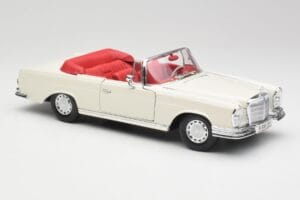 Mercedes 280SE W108 Ivory Vit Maisto 1:18 50223 Metall — bild 6 av 8